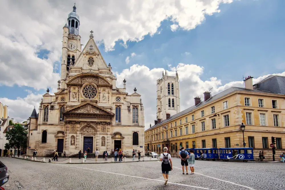 eglise-saint-etienne-du-mont-paris-zigzag.jpg