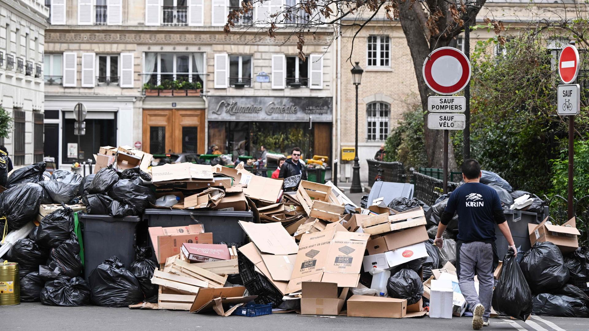 paris-muellberge-101~_v-videowebm.jpg